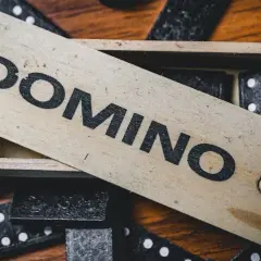 Co warto wiedzieć o retro grze PRL i jej historycznych elementach?