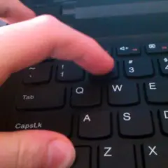 Jak się robi małpę na laptopie - proste sposoby na szybkie pisanie