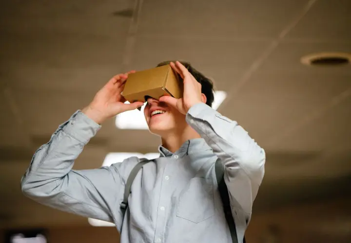 Jak oglądać filmy VR na telefonie: 7 prostych kroków i trików