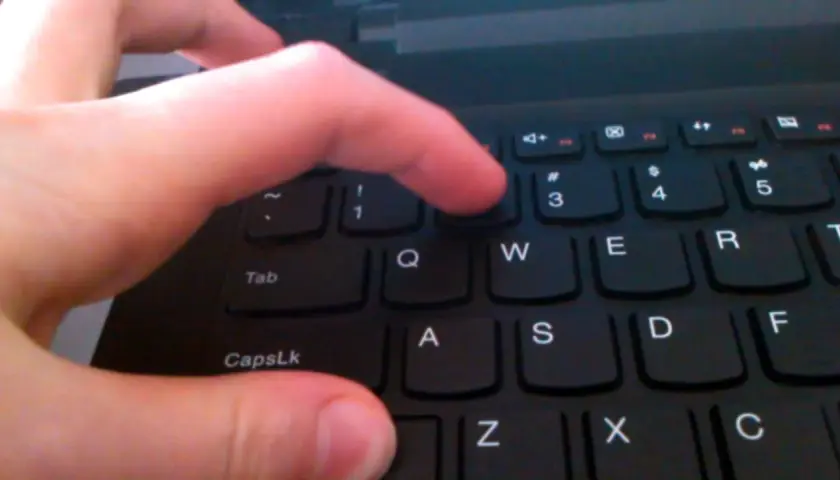 Jak się robi małpę na laptopie - proste sposoby na szybkie pisanie