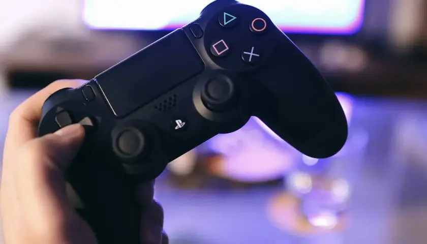 Co warto kupić dla gracza i jakie akcesoria wybrać spośród gadżetów do PS4?