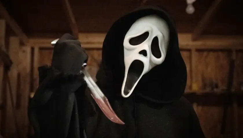 Przewodnik po filmowych akcesoriach i gadżetach związanych z maską z Krzyku