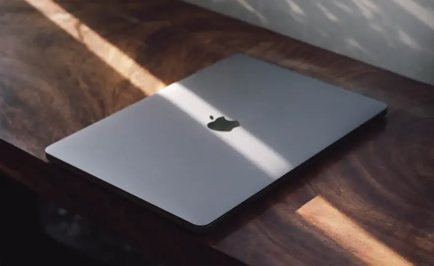 Tani MacBook: Air M1 czy używany? Kupuj mądrze!