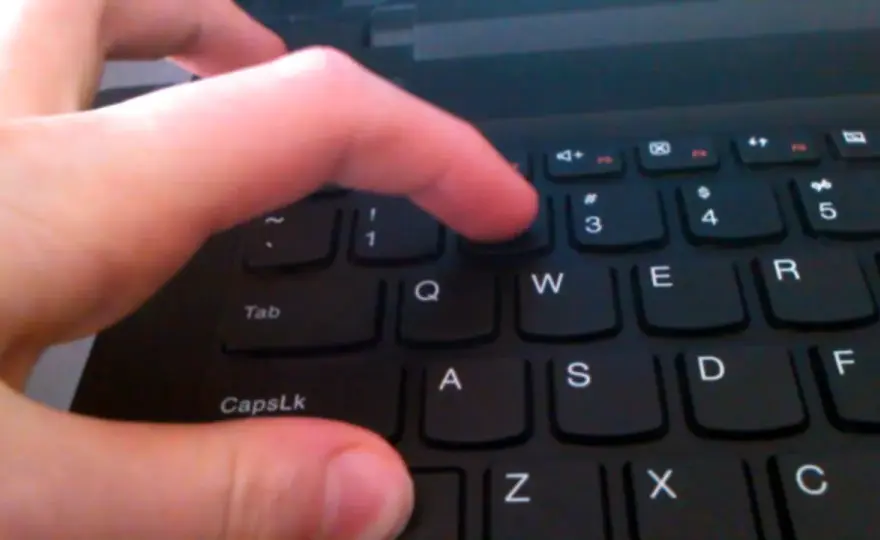 Jak się robi małpę na laptopie - proste sposoby na szybkie pisanie