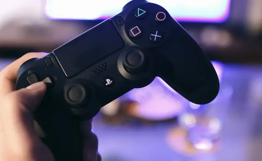 Co warto kupić dla gracza i jakie akcesoria wybrać spośród gadżetów do PS4?