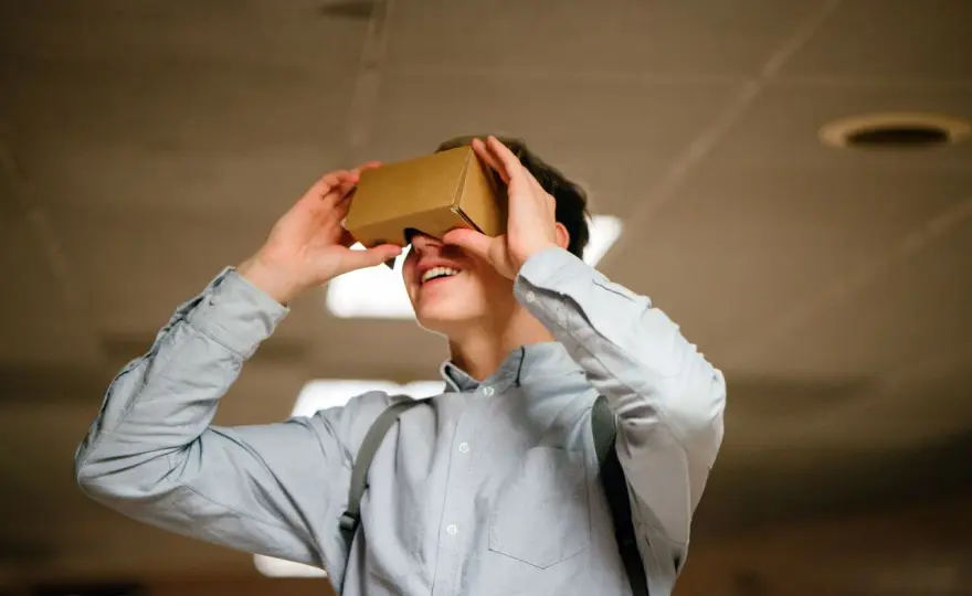 Jak oglądać filmy VR na telefonie: 7 prostych kroków i trików