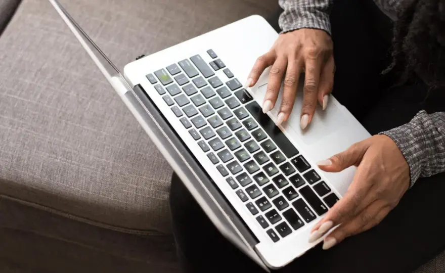Jak włączyć myszkę w laptopie i uniknąć frustrujących problemów