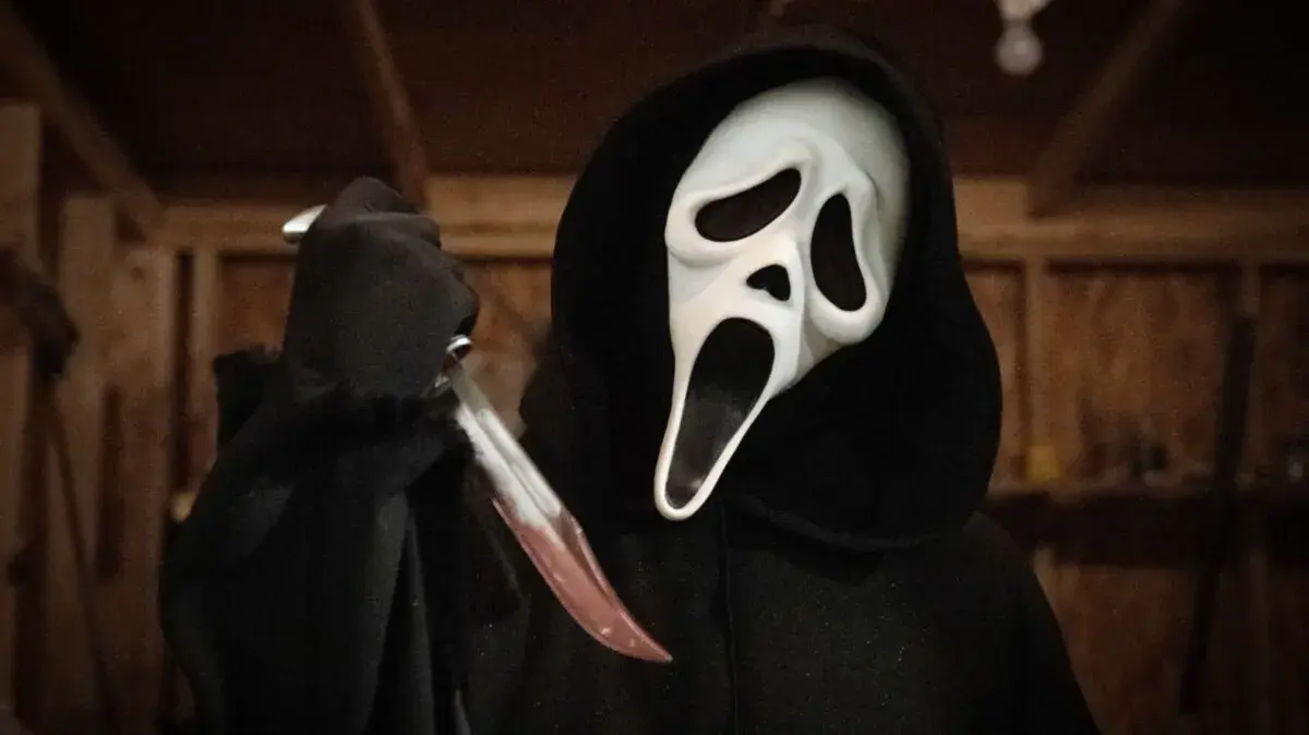 Przewodnik po filmowych akcesoriach i gadżetach związanych z maską z Krzyku